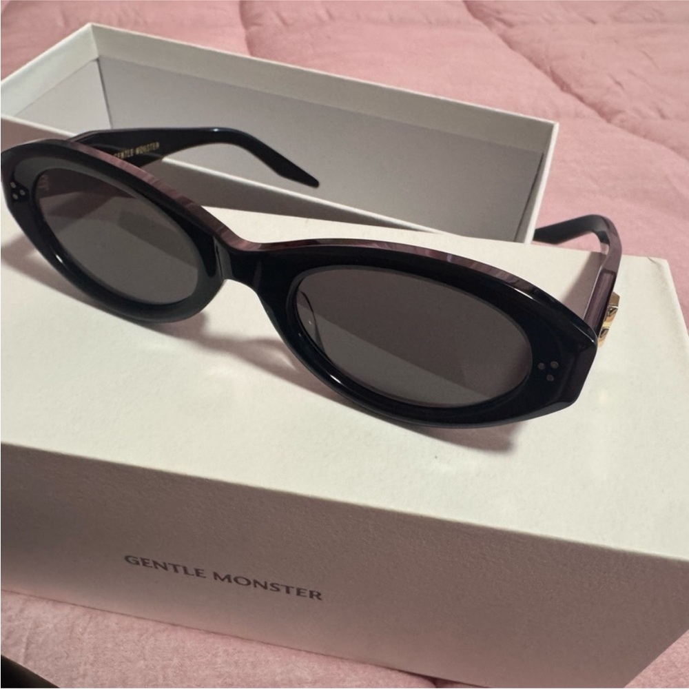 Gentle Monster VAMP Black Oval Sunglasses - Picture 2 of 6